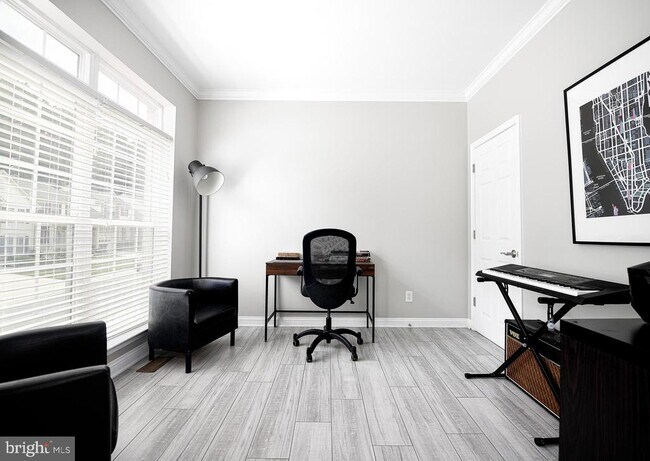 Building Photo - 735 Perthshire Pl