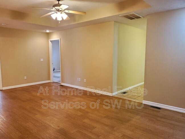 Building Photo - 308 Excalibur Ct