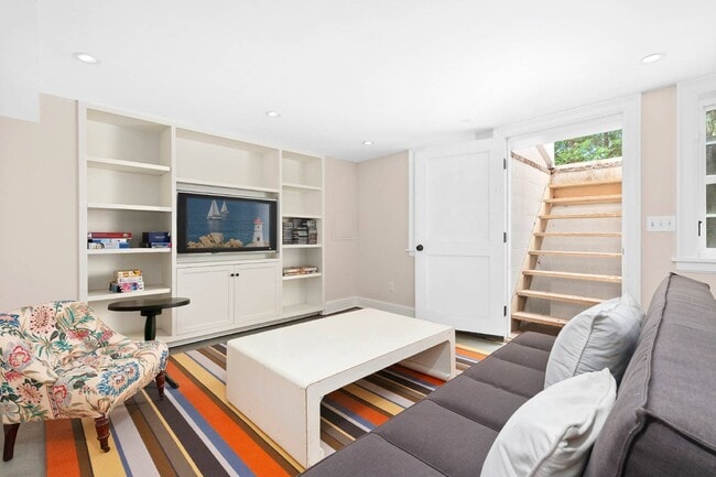 Building Photo - 84 Anns Ln