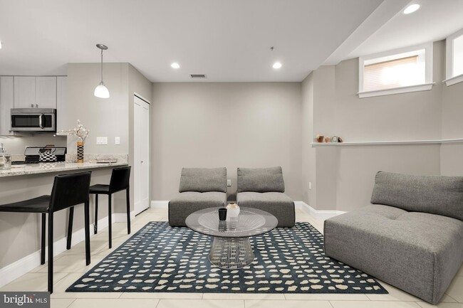 Building Photo - 1135 6th St NW