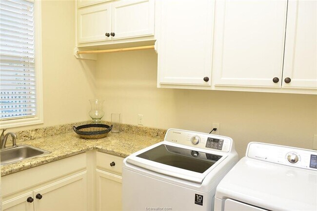 Building Photo - 5145 Stonewater Loop