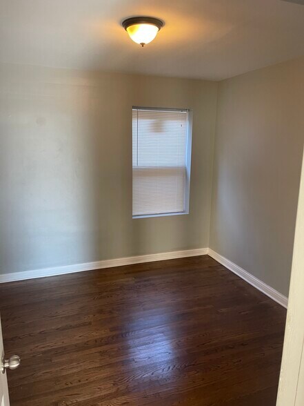 Building Photo - 8434 S Cregier Ave