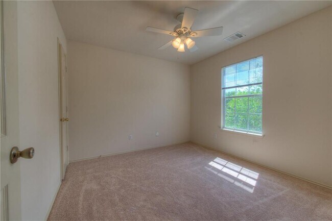 Building Photo - 411 Haupt