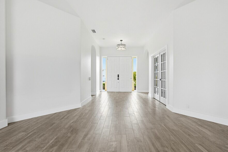 Building Photo - 4423 Shark Dr