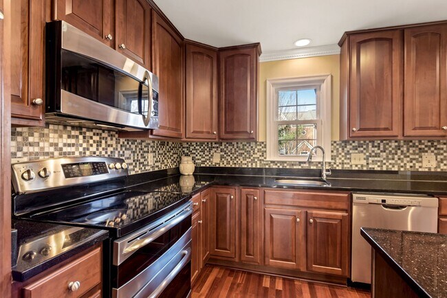 Building Photo - 8015 Merry Oaks Ln