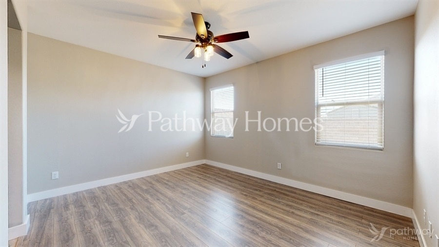 Building Photo - 30995 W Whitton Ave