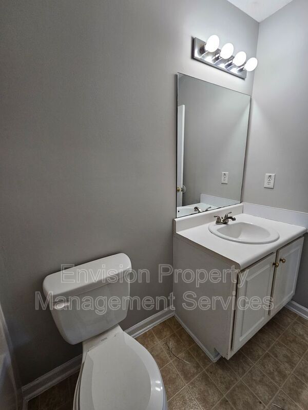 Building Photo - 336 Coral Cir