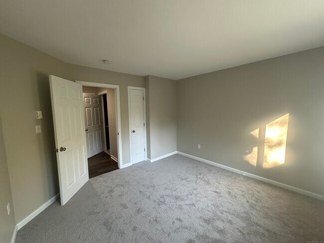 Building Photo - 187 Lovers Ln
