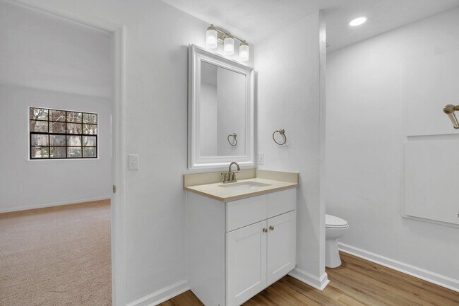 Building Photo - 1305 Cross Creek Cir