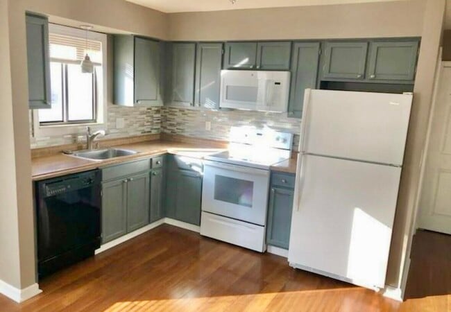 Building Photo - 679 Karmada St