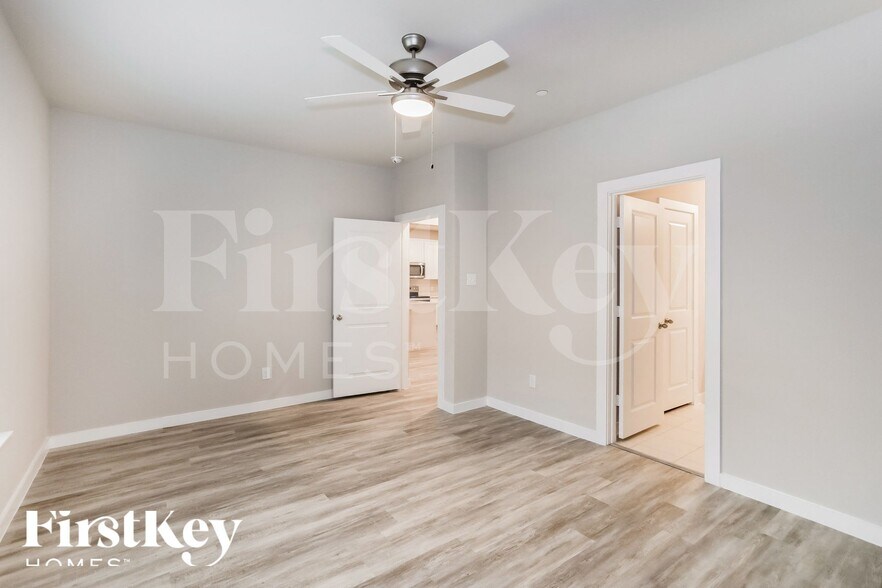 Building Photo - 323 Niki Dr