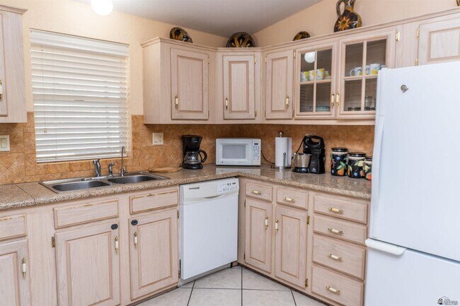 Building Photo - 10772 S Williams Ave