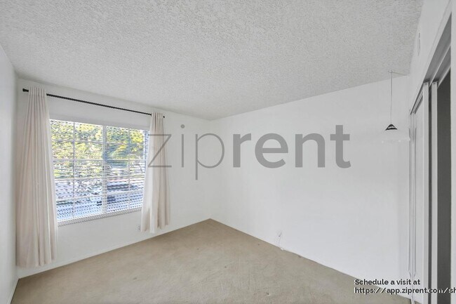 Building Photo - 1311 W Capitol Dr