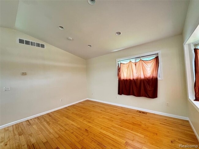 Building Photo - 15345 Jackson St