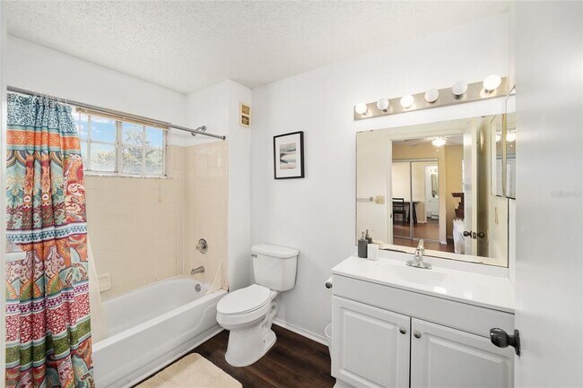 Building Photo - 3705 SW 27th St