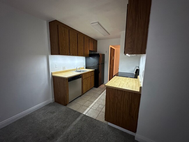 Building Photo - 2 Bed, 1 Bath Apartment in Reno