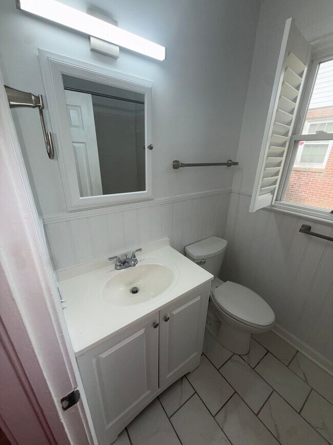 Building Photo - Charming All-Brick 2BR Home with Spacious Yard & Prime Columbia Location