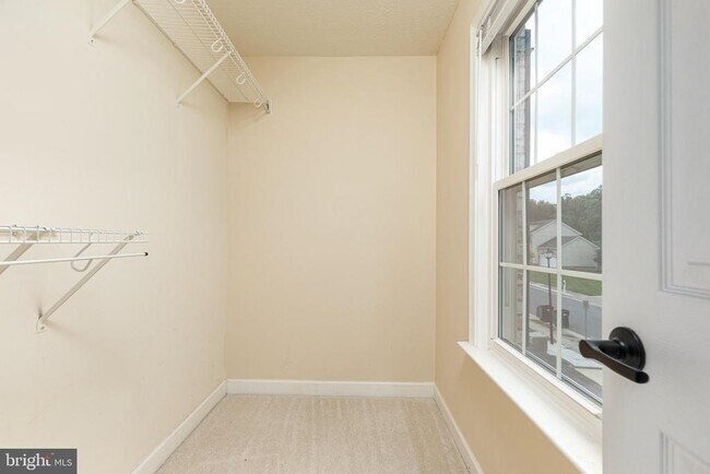 Building Photo - 677 Dellinger Dr