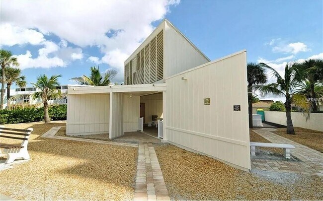 Building Photo - 4360 Chatham Dr