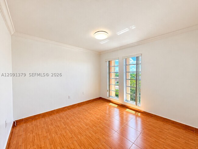 Building Photo - 1075 W 68th St