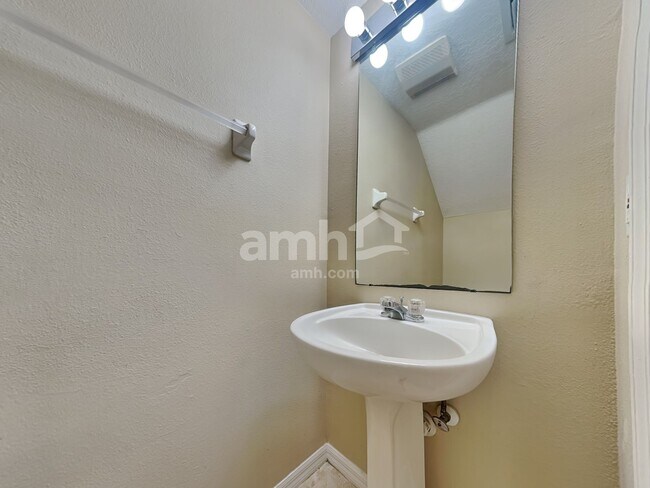 Building Photo - 10808 Candle Stick Ln