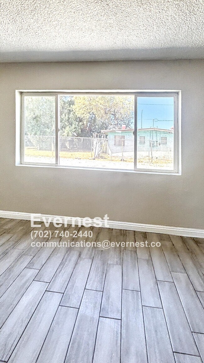 Building Photo - 718 W Wilson Ave