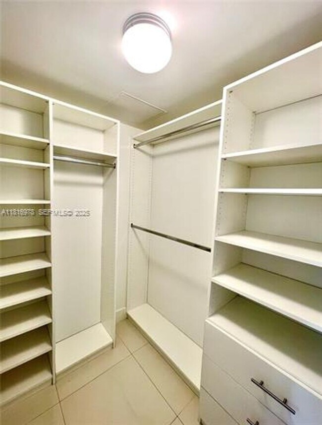 Building Photo - 350 S Miami Ave