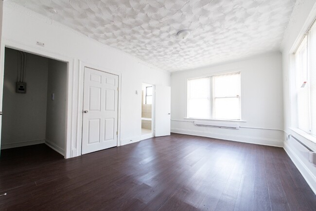 Interior Photo - 2235 E 71st St