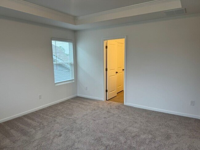 Building Photo - 2174 Clifton Rd