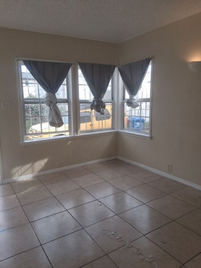 Building Photo - 95th Street, Los Angeles CA 90044