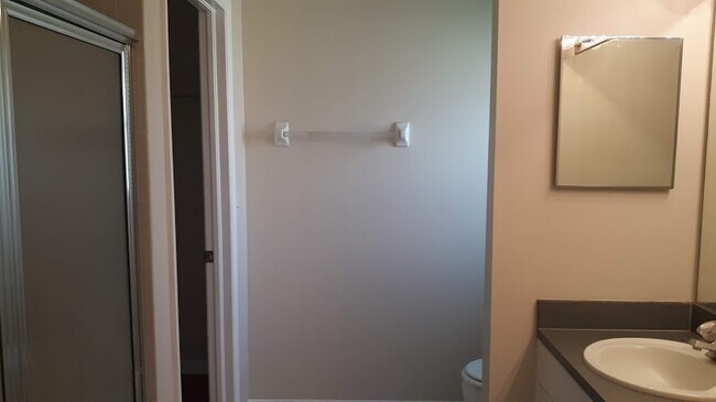 Building Photo - 427 SE 16th St