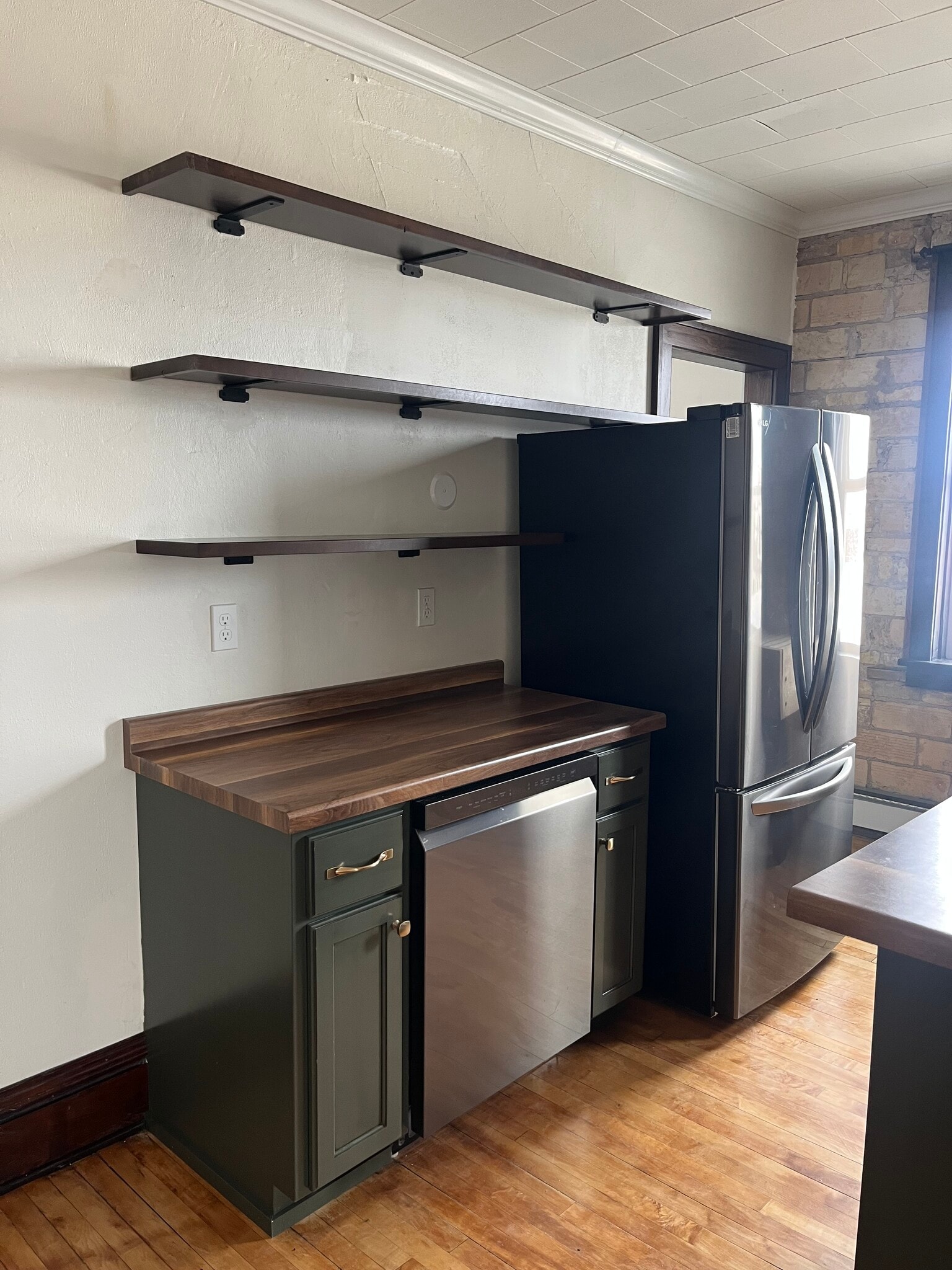 Dishwasher, refrigerator and custom shelving - 415 E Saint Germain St