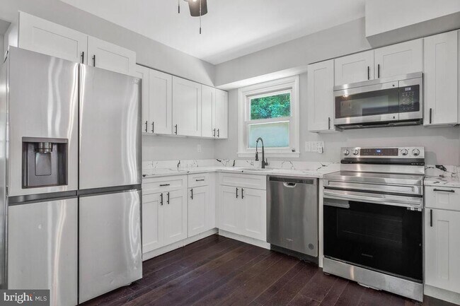 Building Photo - 9205 Midland Turn