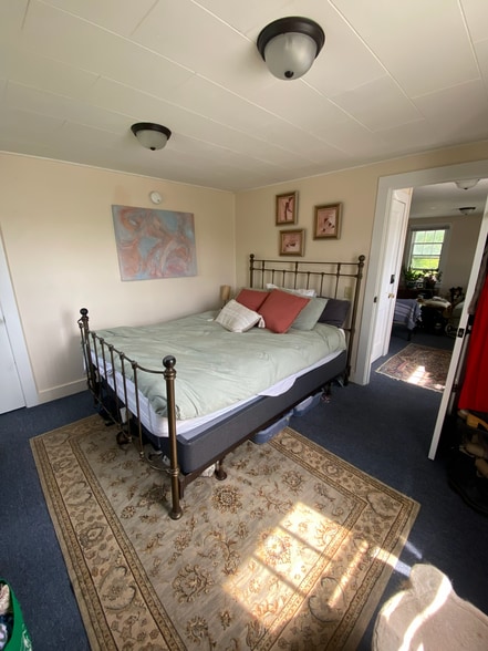 Bedroom - 85 Court St