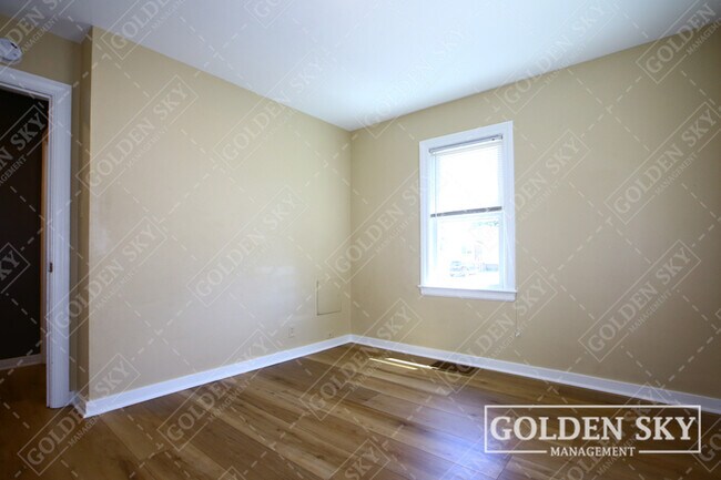 Building Photo - 1115 W Bethel Ave