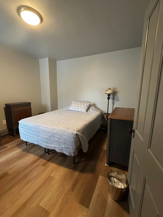 Building Photo - Lebanon City 3 bed- small dog allowed