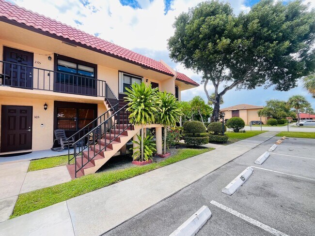 Building Photo - 5985 Forest Hill Blvd