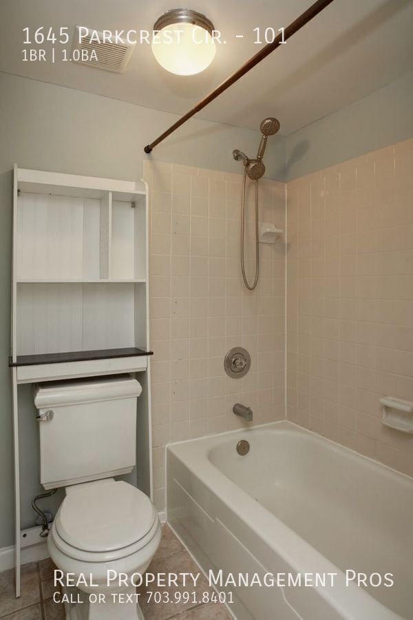 Building Photo - 1645 Parkcrest Cir