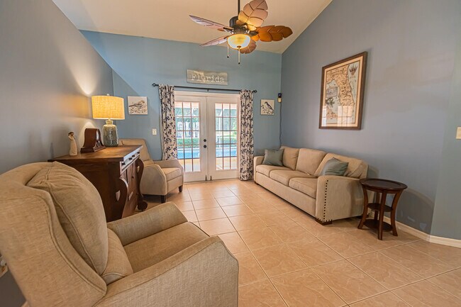 Building Photo - 1193 SW Live Oak Cove