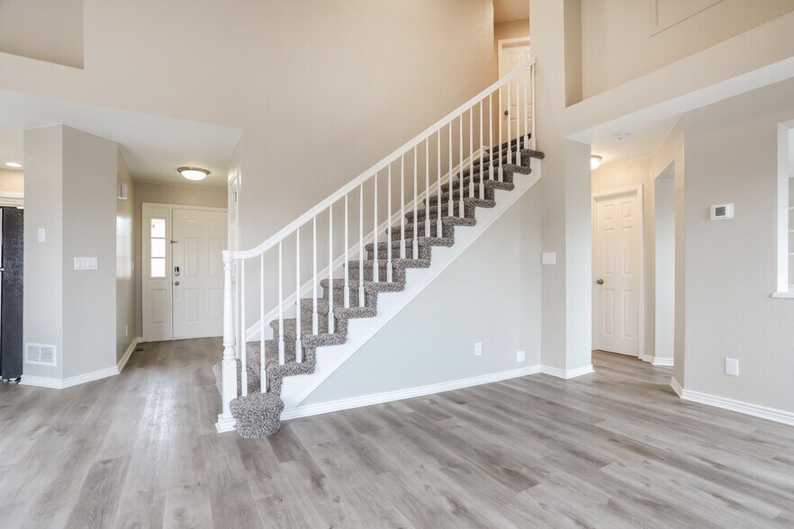 Building Photo - 12525 S Beaver Creek Way