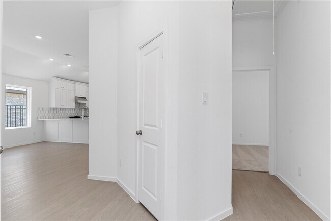 Building Photo - 27531 Sunterra Village Dr
