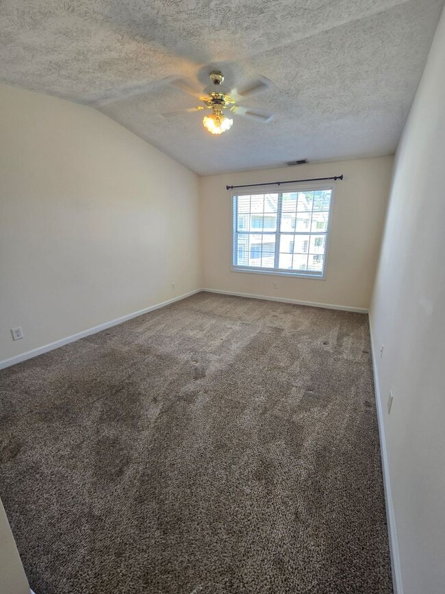 Building Photo - 3rd floor condo for rent