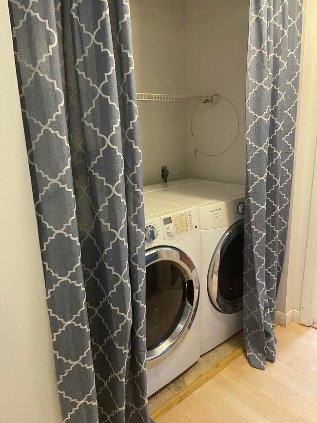 Building Photo - 4918 SE Salvatori Rd