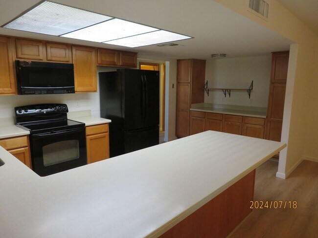 Building Photo - Centrally Located Family Home for Rent