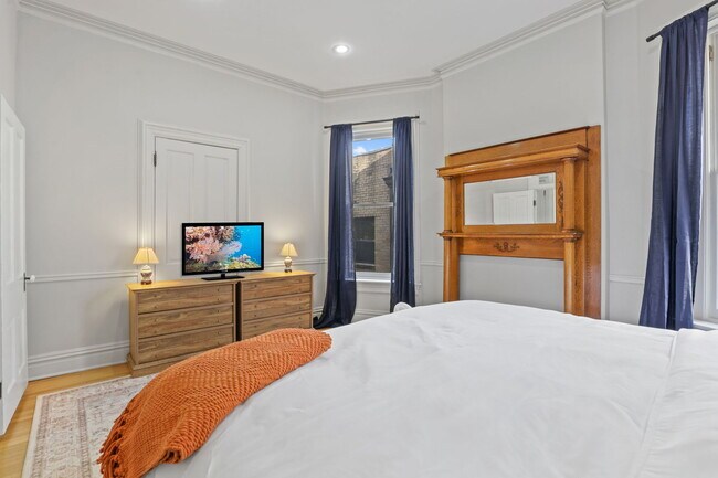 Building Photo - 550 E Town St