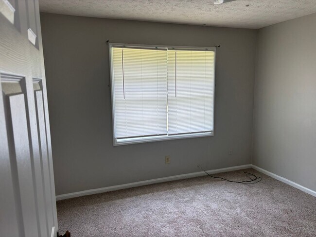 Building Photo - New On the Market!