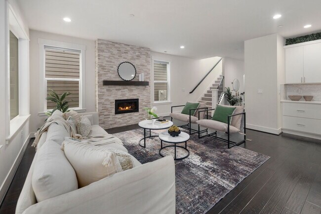 Building Photo - **North-Facing Luxury Home with Sunroom, A/C & Smart Home Features in Sammamish** Available NOW f...
