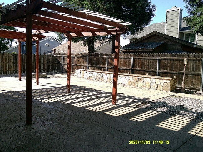 Building Photo - 4 bedroom in Dixon with spacious back yard