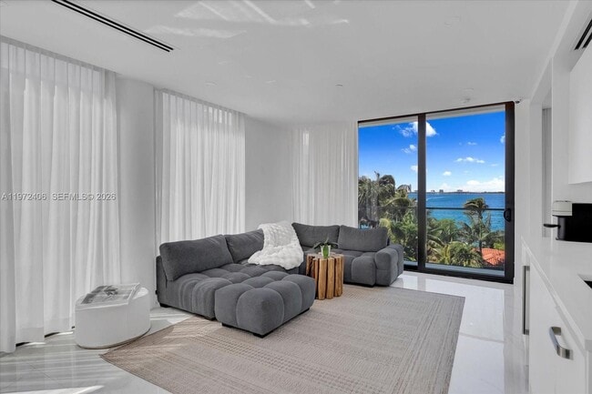 Building Photo - 11 Century Ln