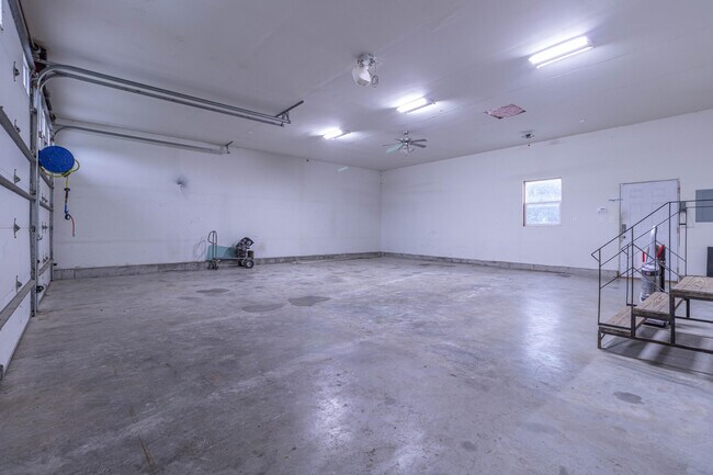 Building Photo - 7700 N Ballew Rd